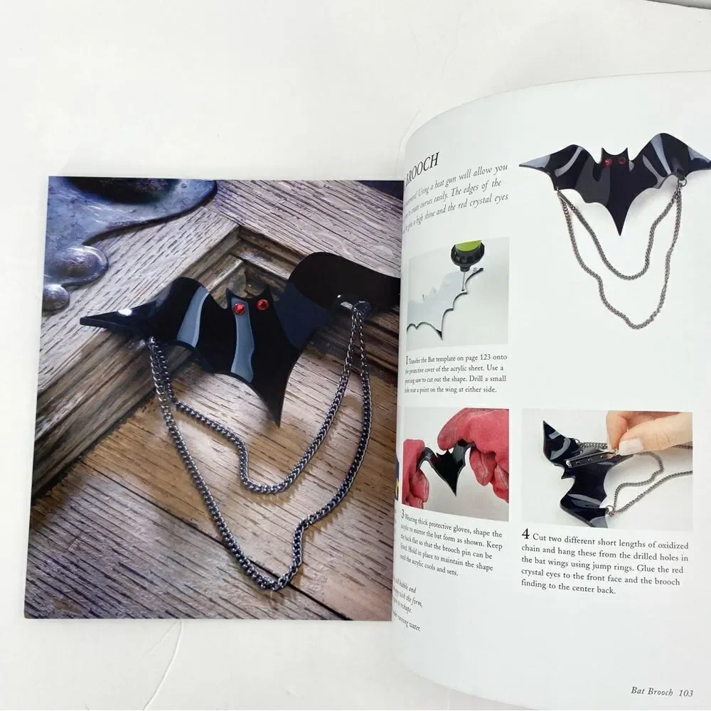 Gothic Jewelry: 35 Unique Projects to Make, Give, and Wear by Harriet Smith